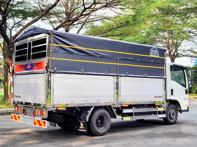 gia-xe-tai-isuzu-qmr77he4-tinbanxe-7.png