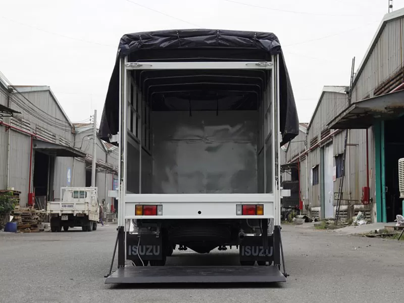 gia-xe-xe-tai-isuzu-qkr230-tinbanxe-3.png