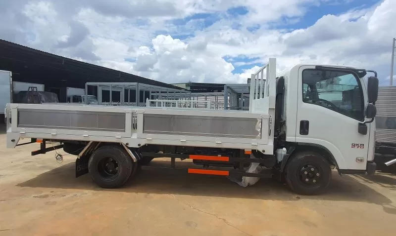 gia-xe-xe-tai-isuzu-qkr270-tinbanxe-4.png