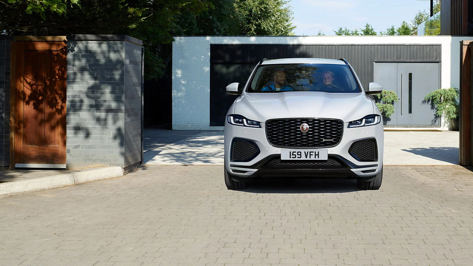 jaguar-f-pace-mau-trang-tinbanxe.png