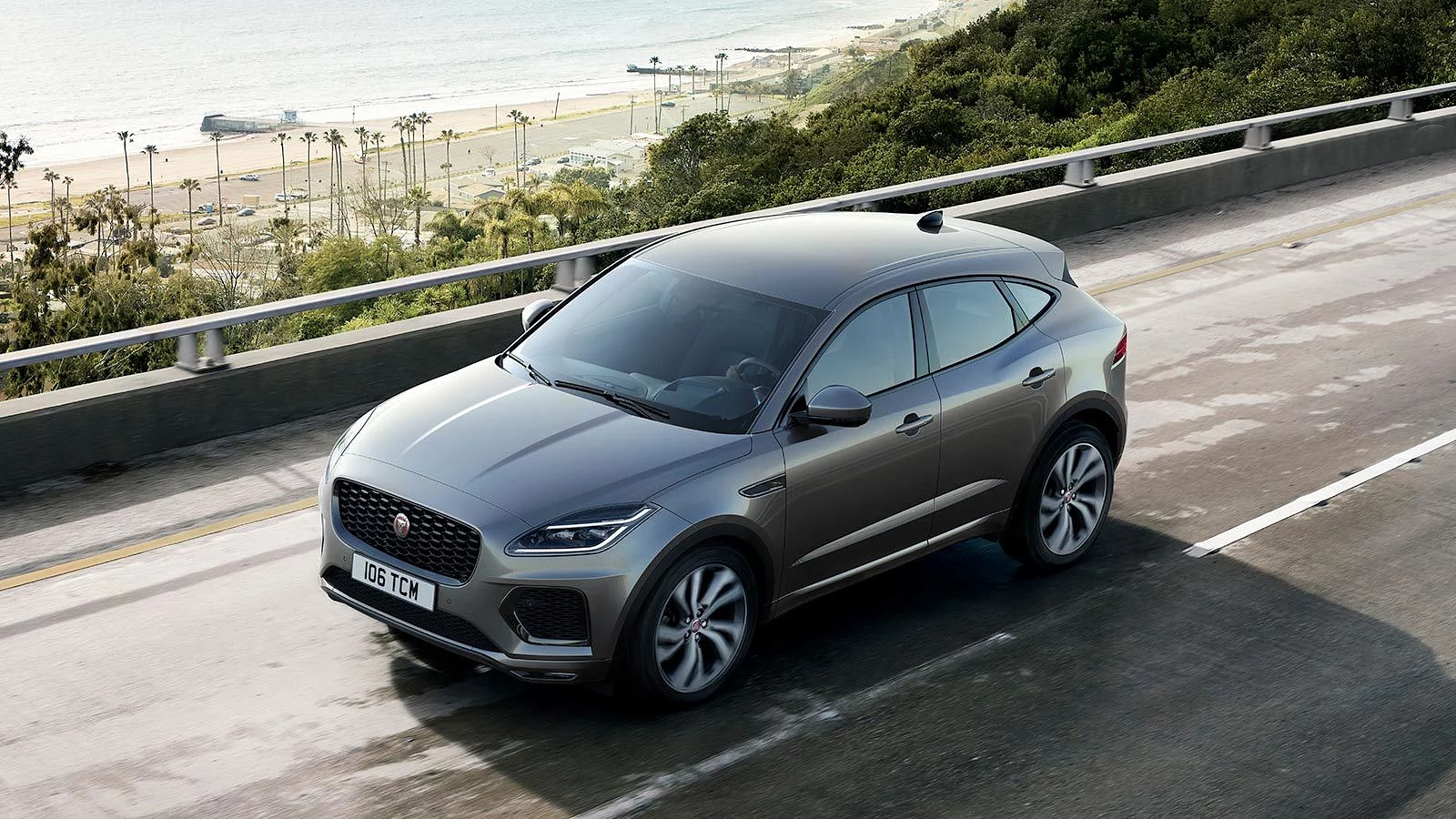 jaguar-e-pace-mau-xam-tinbanxe.png