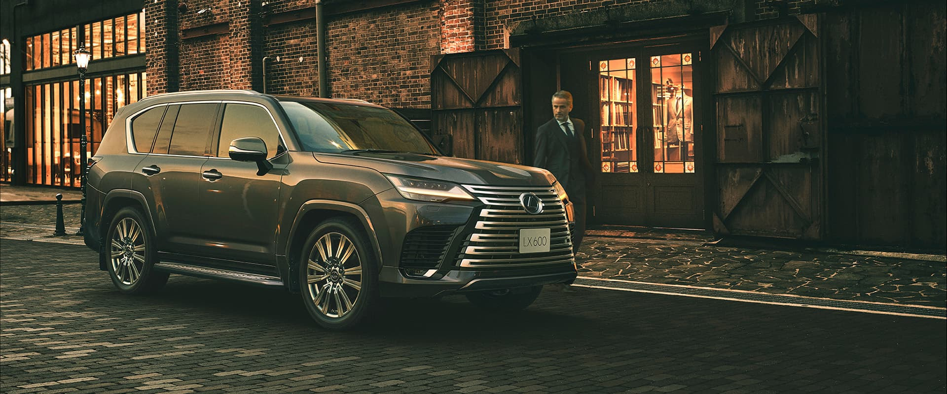 gia-xe-lexus-lx-600-tinbanxe-3-tinbanxe.png