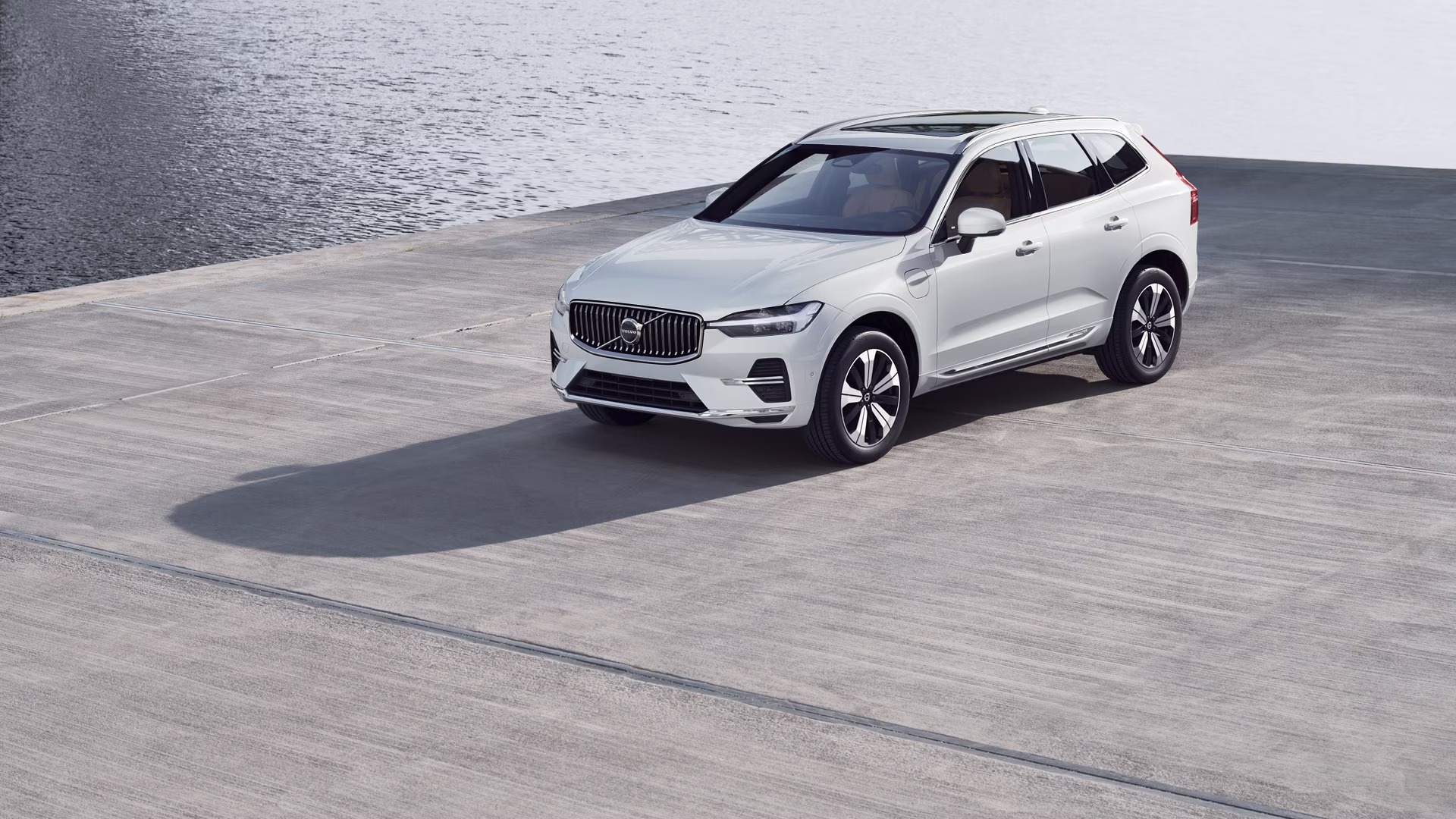 volvo-xc60-mau-trang-tinbanxe.png