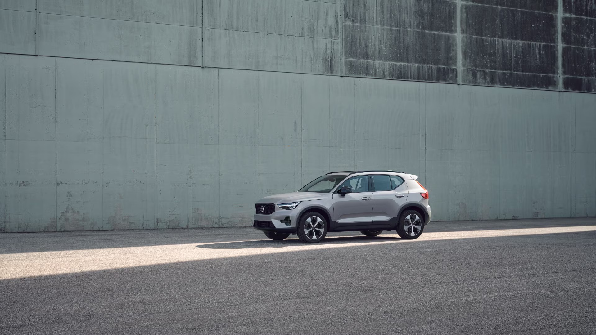 volvo-xc40-mau-bac-tinbanxe.png