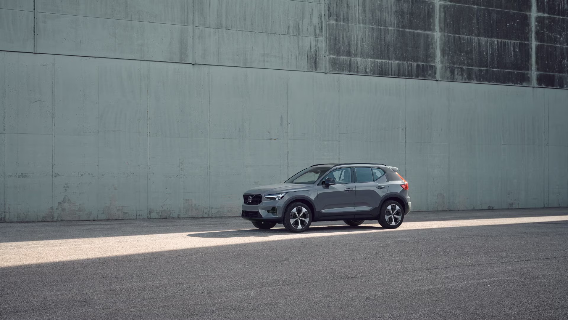 volvo-xc40-mau-xam-tinbanxe.png