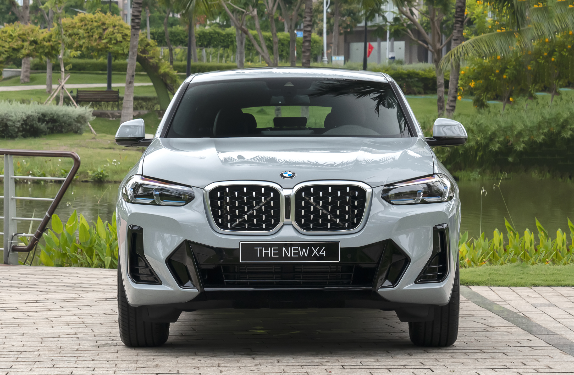 gia-xe-bmw-x4-tinbanxe-3.png