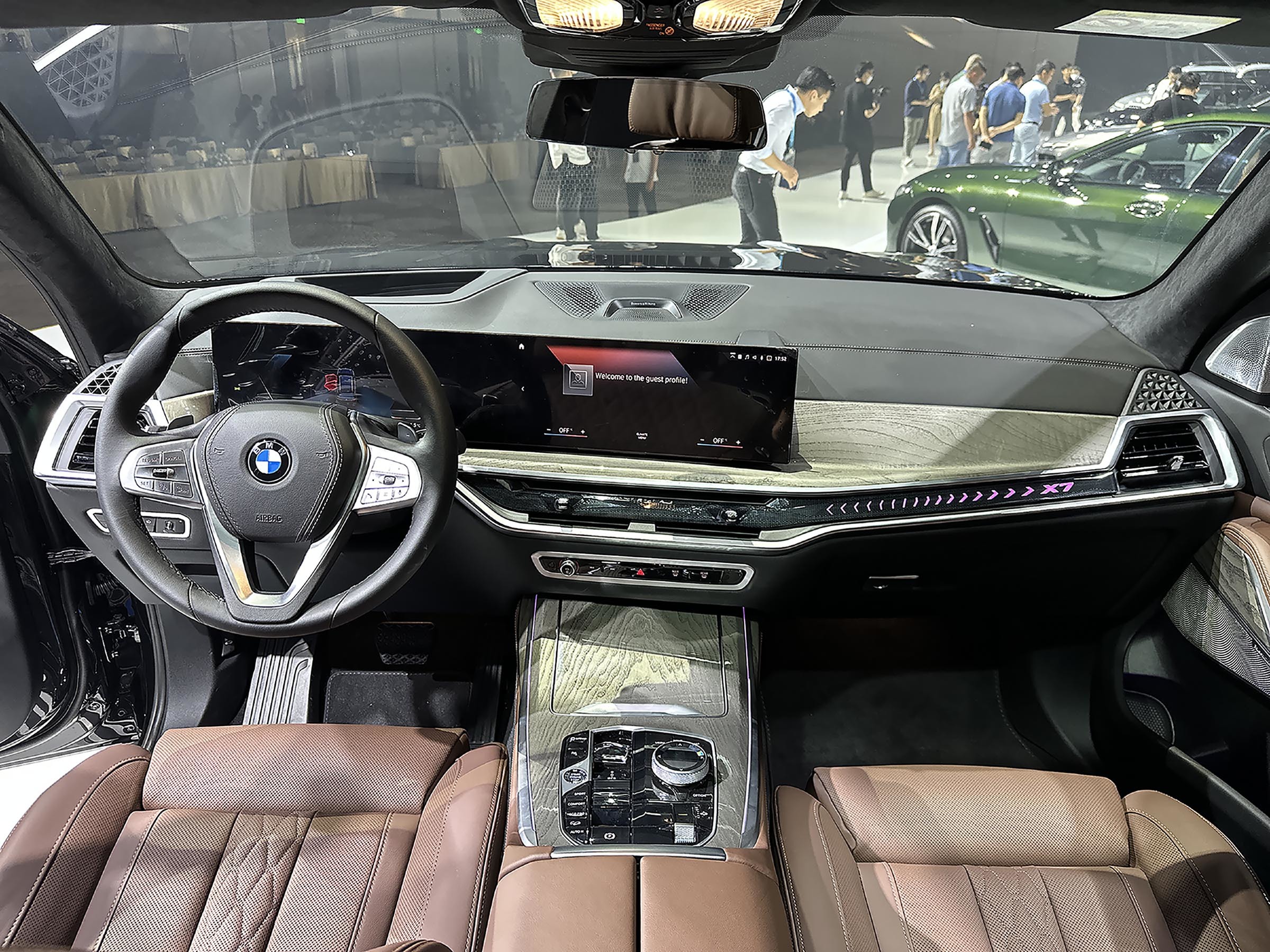 gia-xe-bmw-x7-tinbanxe-6.png