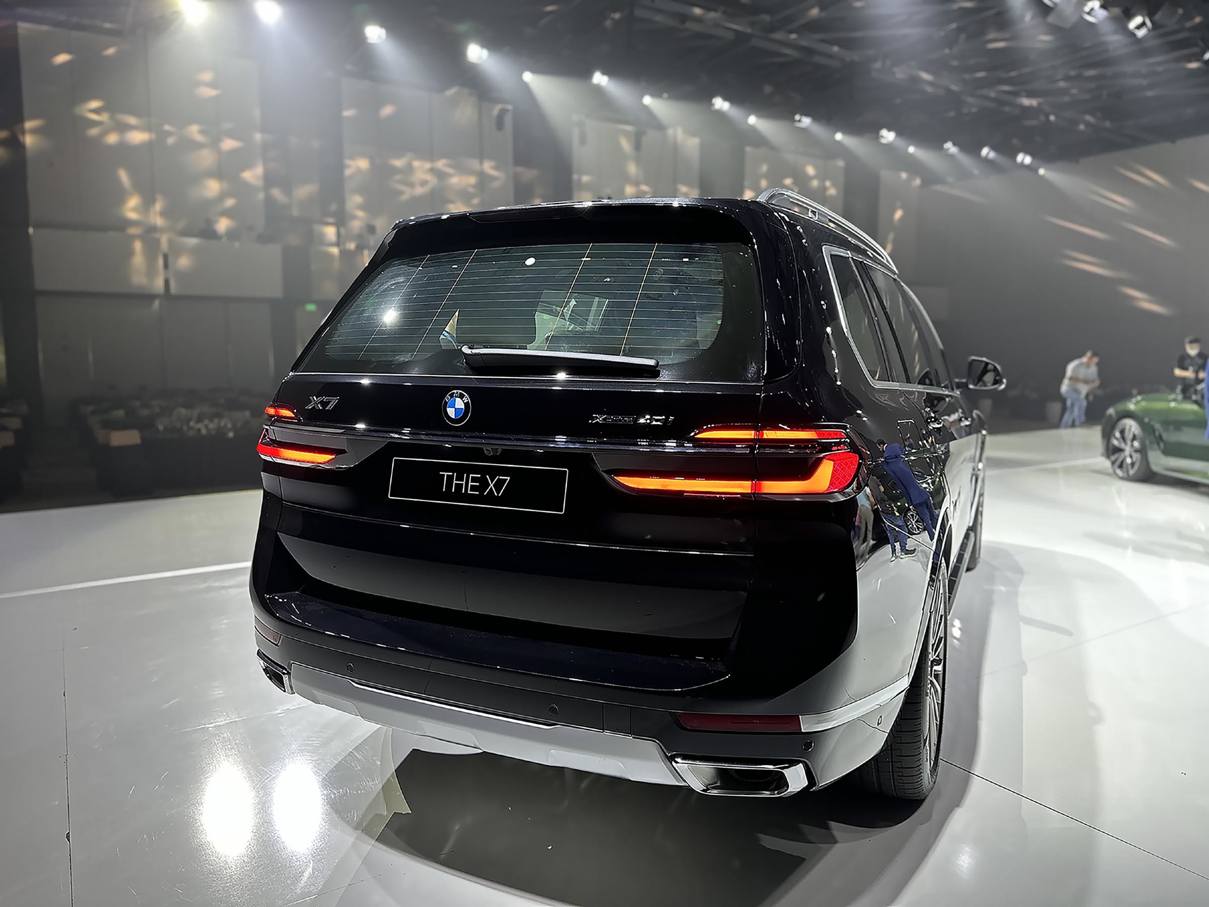 gia-xe-bmw-x7-tinbanxe-3.png