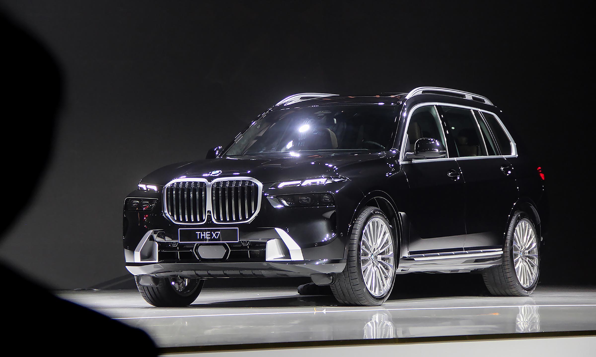 gia-xe-bmw-x7-tinbanxe-5.png