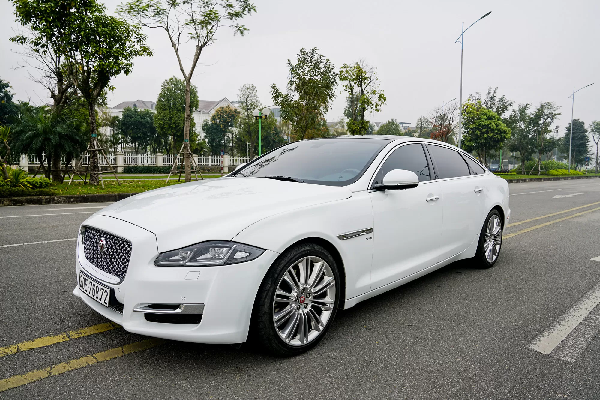 Ngoại thất Jaguar XJL