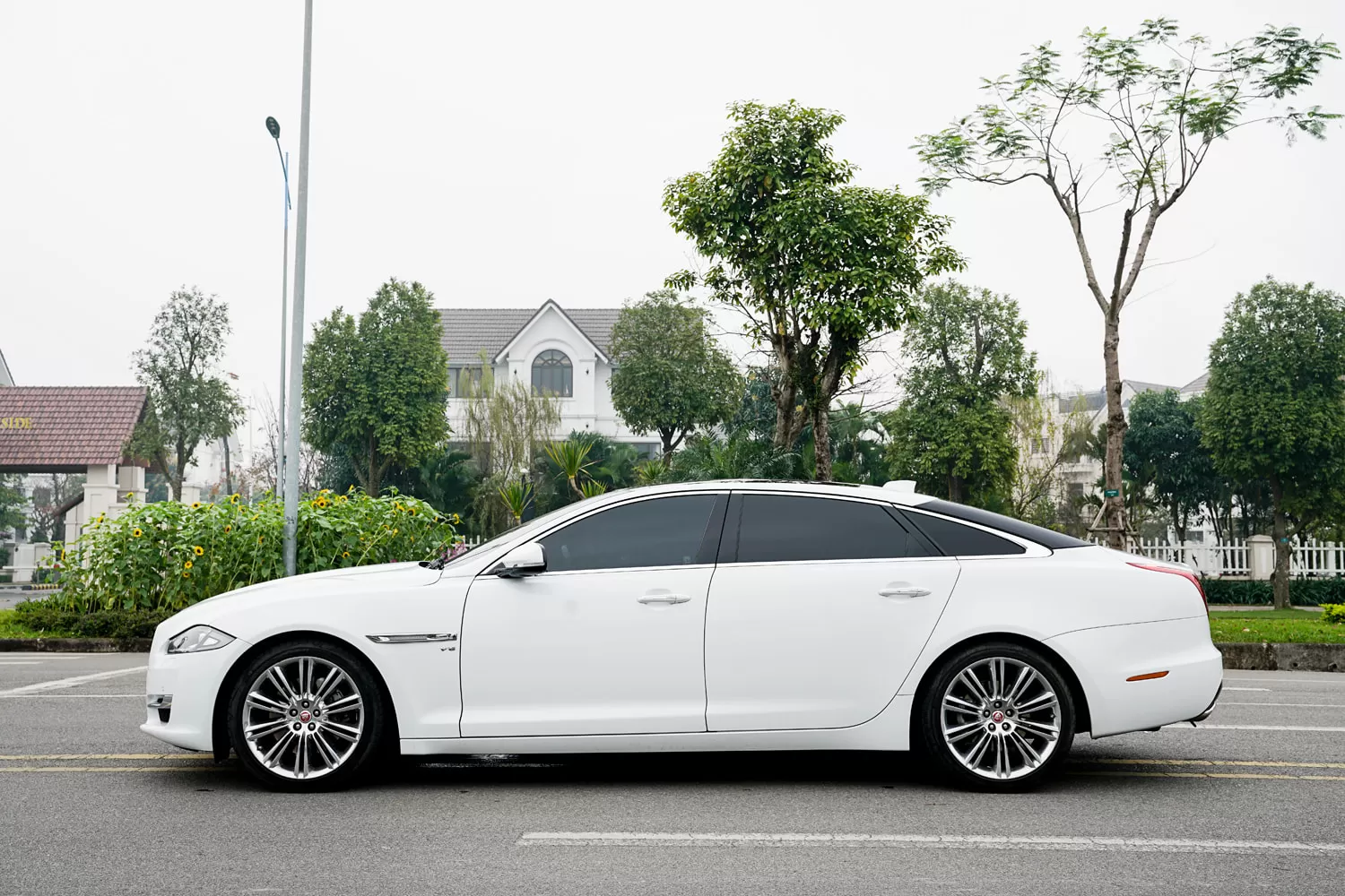 Ngoại thất Jaguar XJL