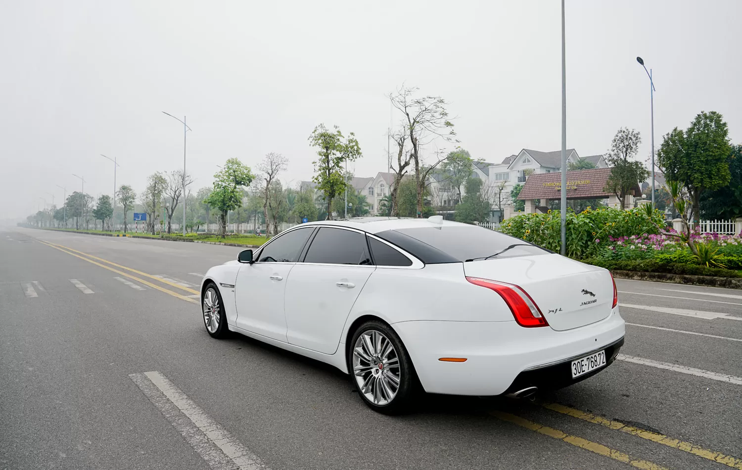 Ngoại thất Jaguar XJL