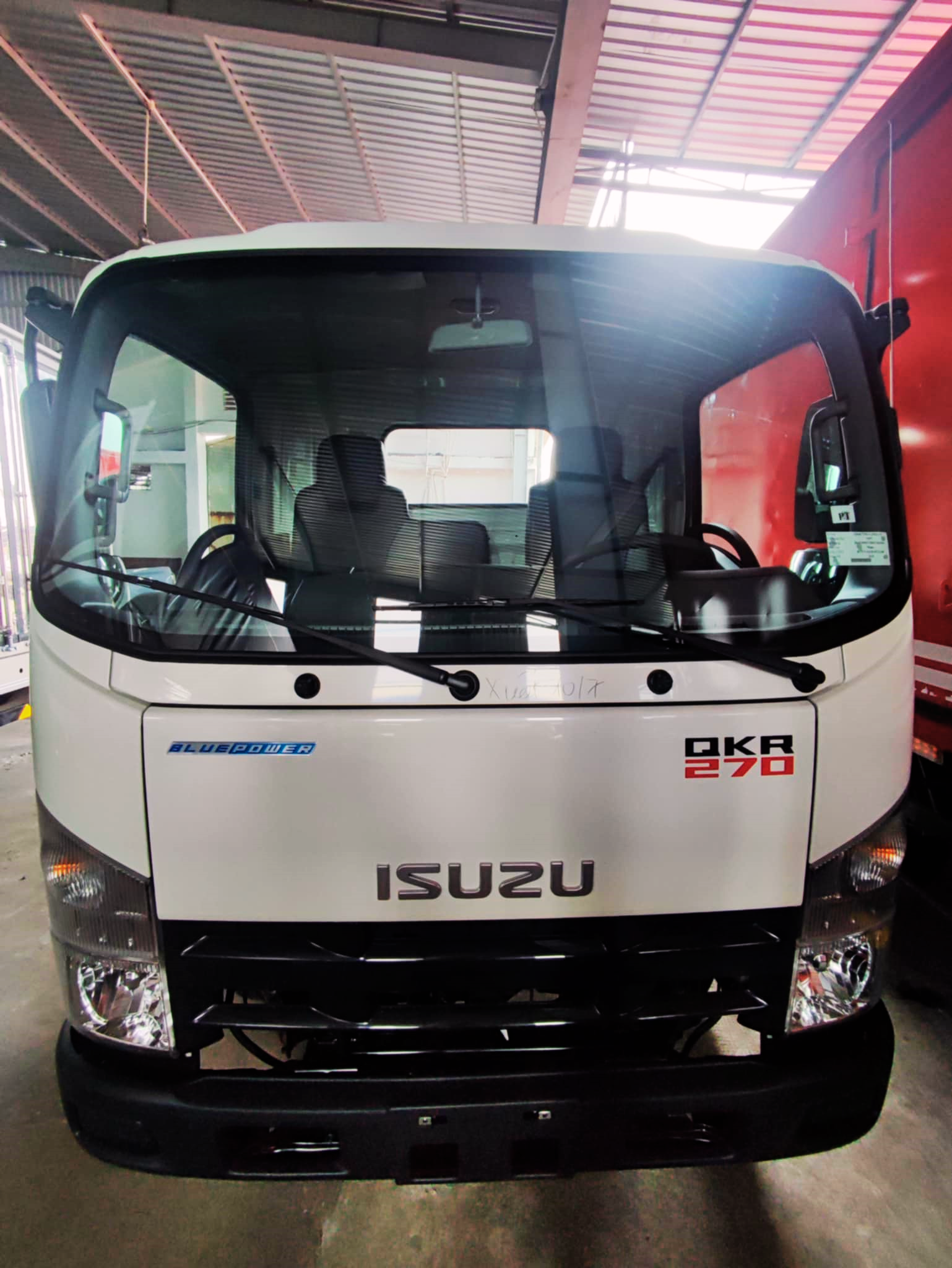 Cần bán xe ISUZU QKR270 2T49 thùng kín dài 4m36