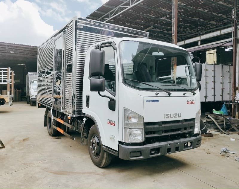 Xe tải Isuzu QKR230 thùng kín