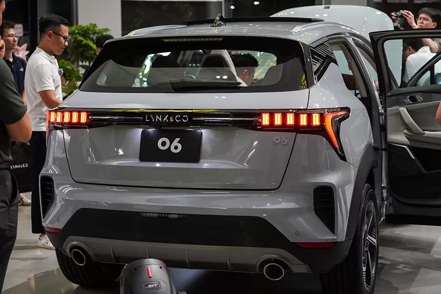 Thiết kế đuôi xe Lynk & Co 06