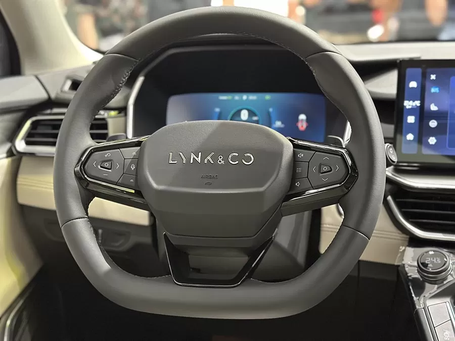 Nội thất Lynk & Co 06