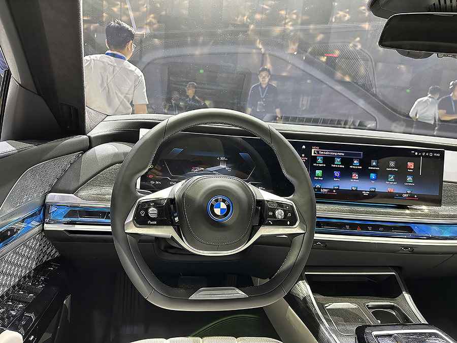 vo-lang-bmw-i7-tinbanxe.png