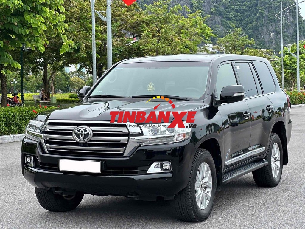 Land Cruiser 2019 đen xe đi 1 vạn Km. Một chủ sd