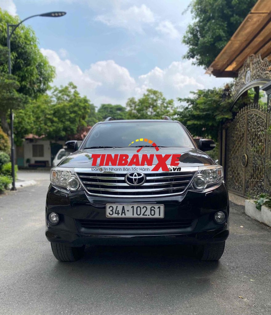 Toyota Fortuner xăng 2015 AT 4x4