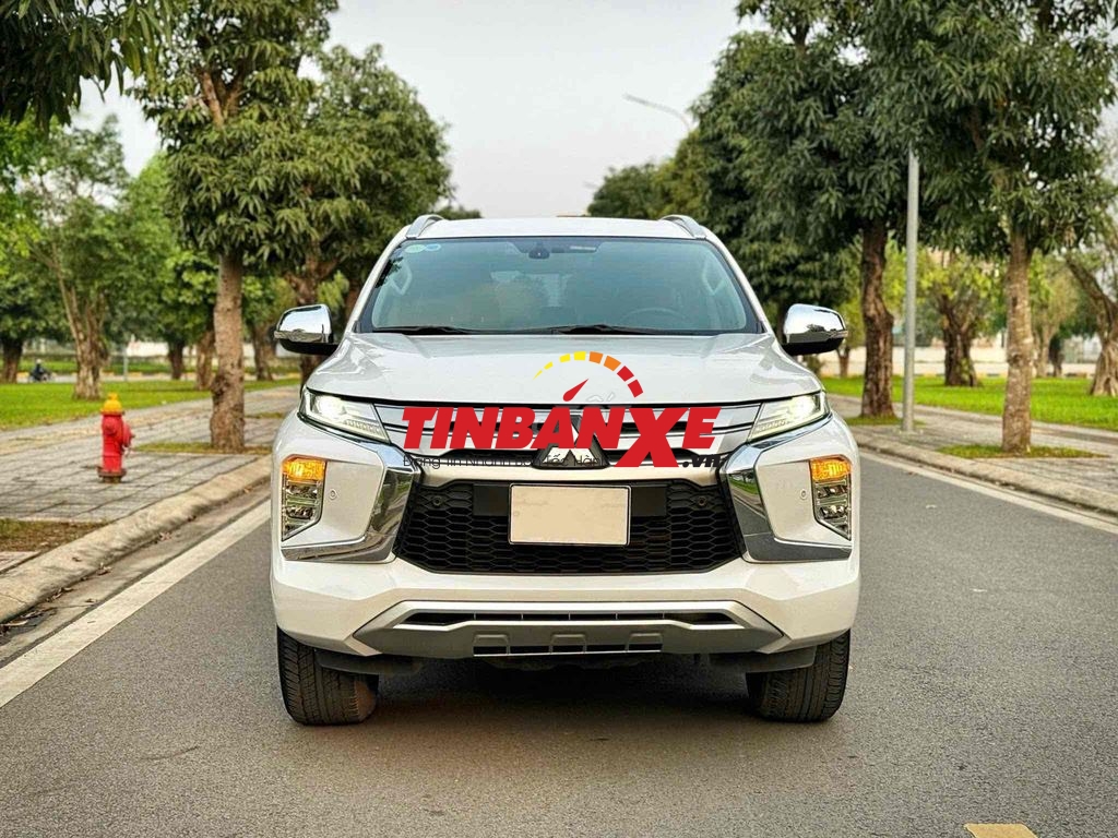 BÁN GẤP Pajero Sport 2021 TRẮNG - 50000 km