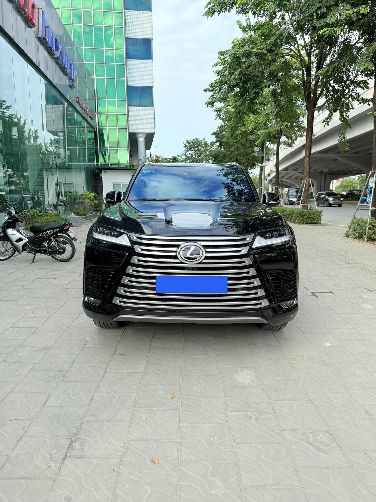 Bán Lexus LX600 Urban 7 chỗ,sản xuất 2023, lăn bánh 8000 Km xe như mới