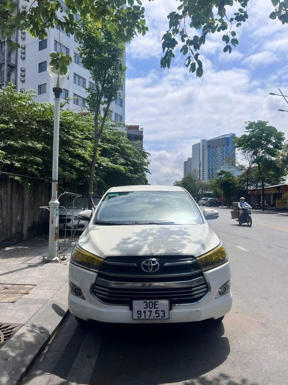 Cần bán xe Toyota Innova 2.0E