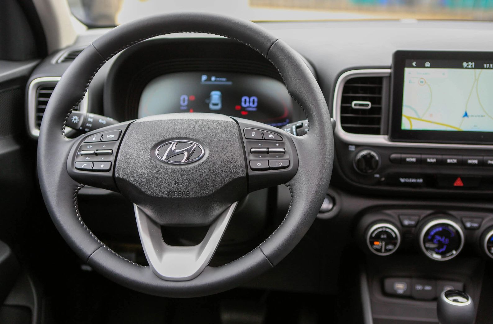 vo-lang-xe-hyundai-venue-1.png