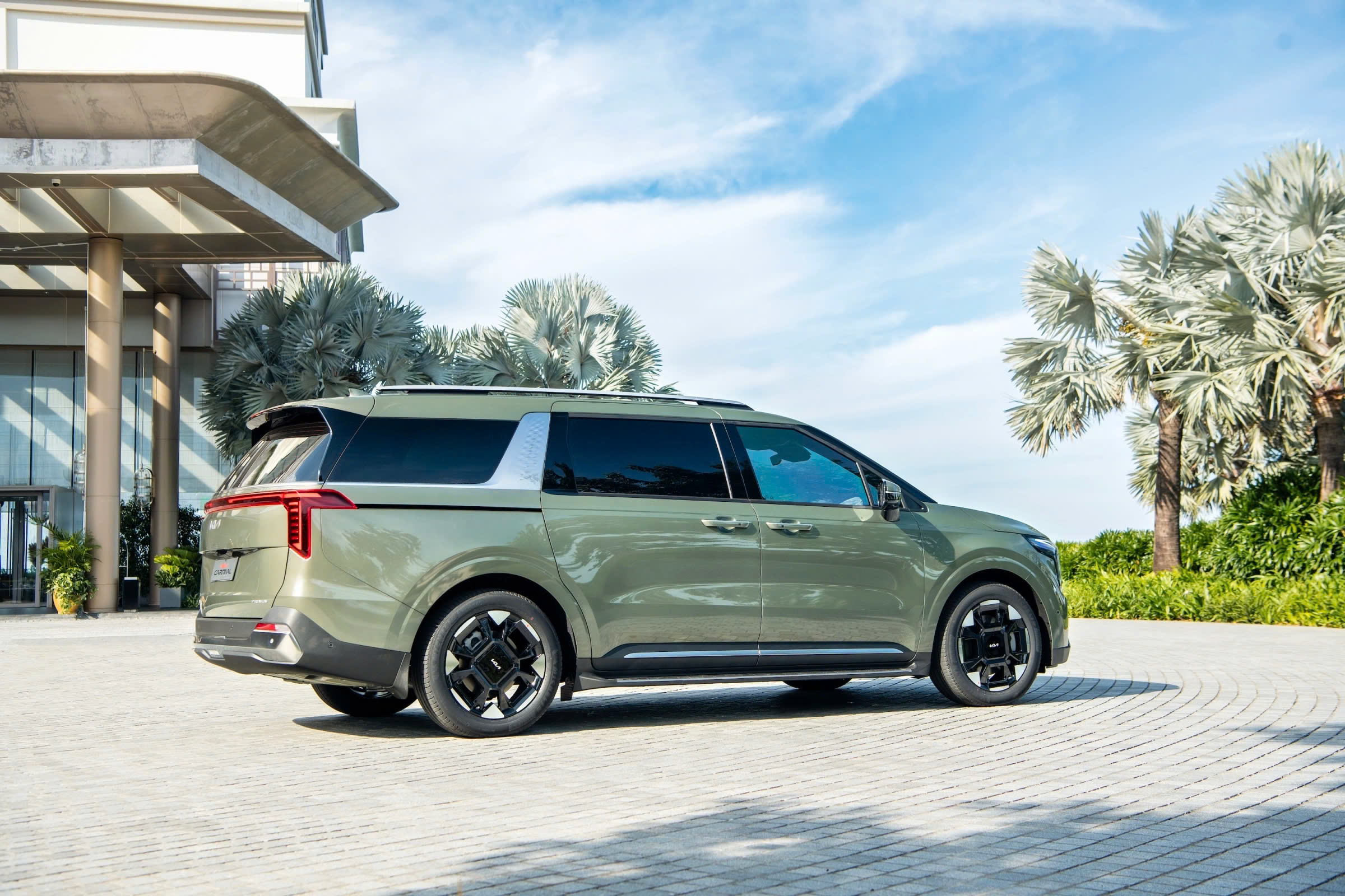2.2D Luxury 8 chỗ 