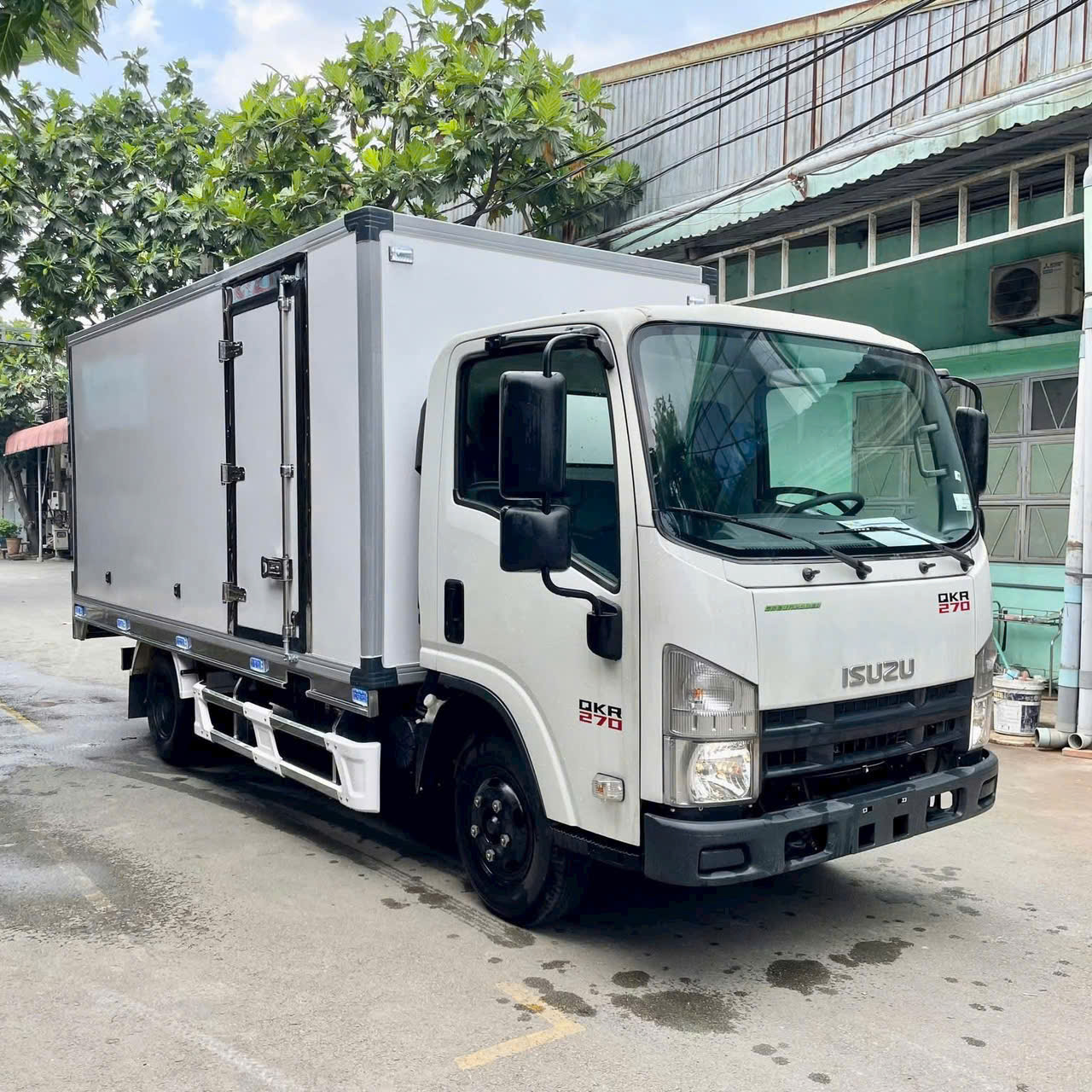 Xe tải ISUZU QKR270 Euro 5 Thùng Bảo ôn