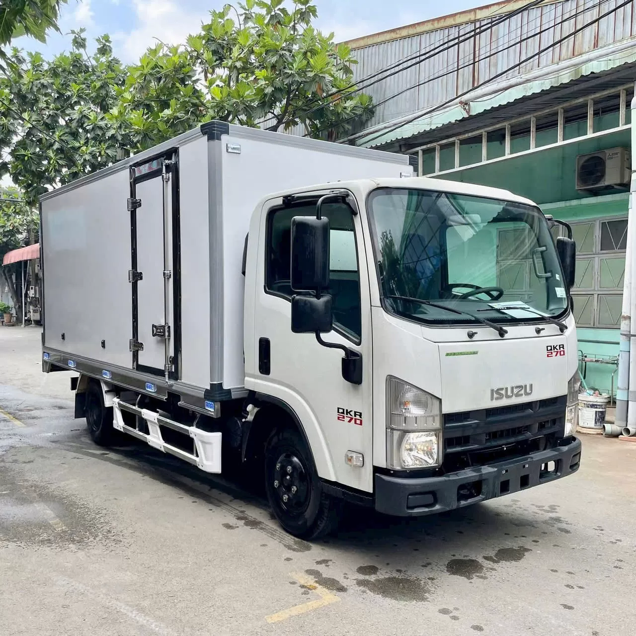 Xe tải ISUZU QKR270 Euro 5 Thùng Bảo ôn