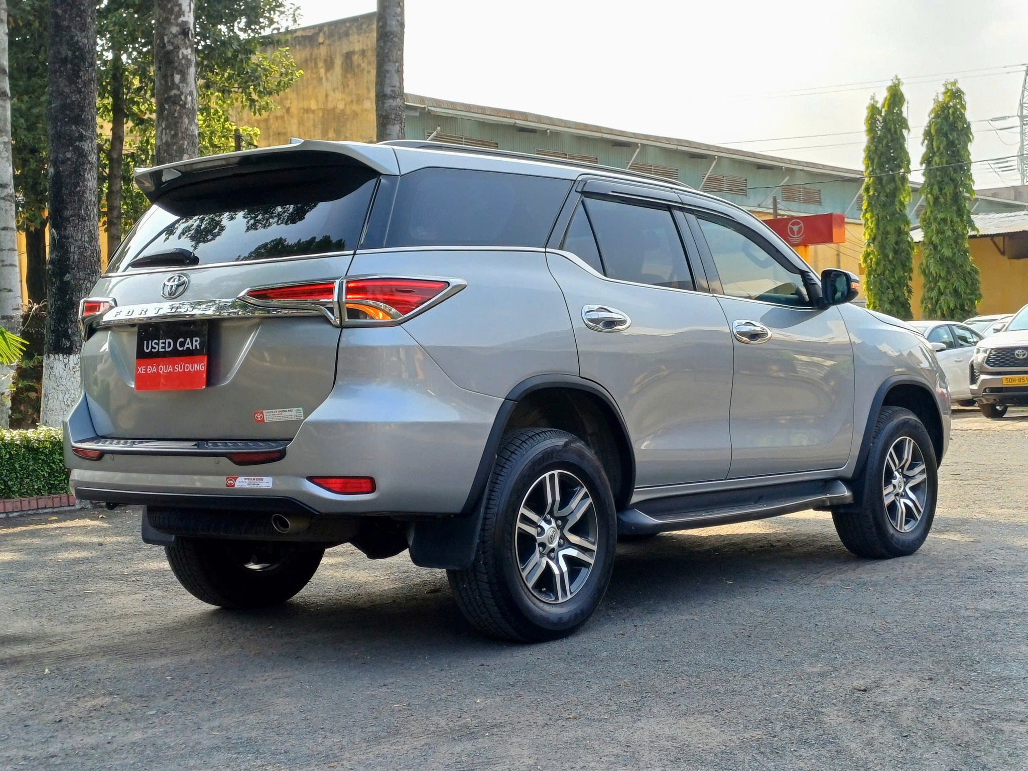 toyota-fortuner-27at-4x2-2019-4.png