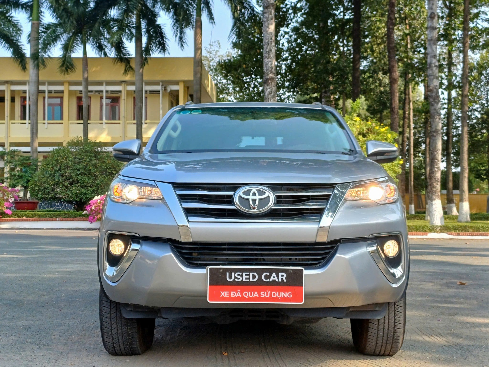 toyota-fortuner-27at-4x2-2019-1.png