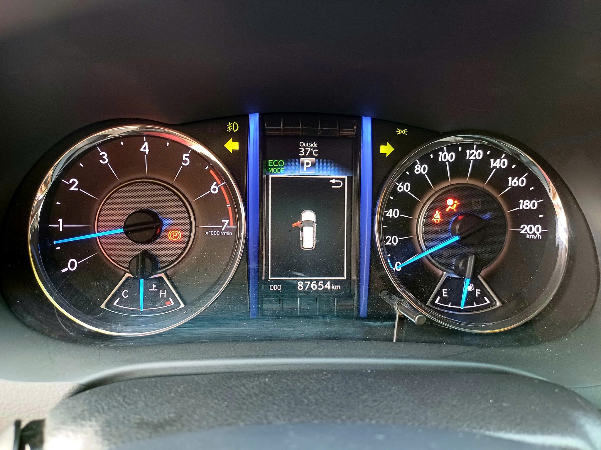 toyota-fortuner-27at-4x2-2019-14.png