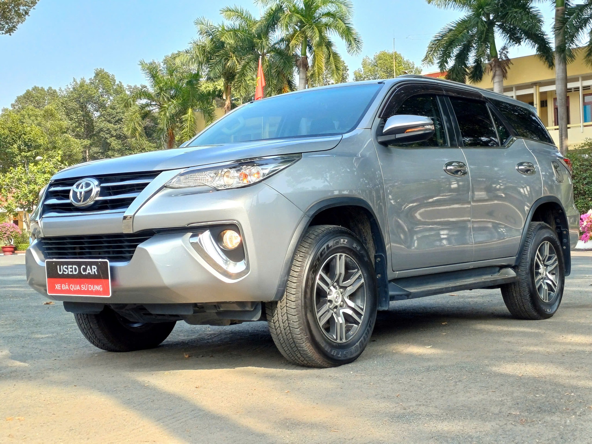 toyota-fortuner-27at-4x2-2019-3.png