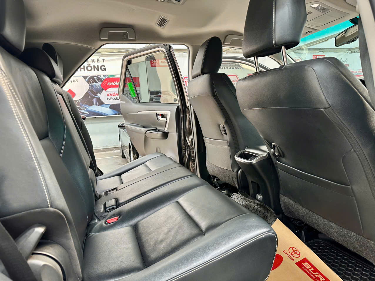 toyota-fortuner-24at-4x2-2020-10.png