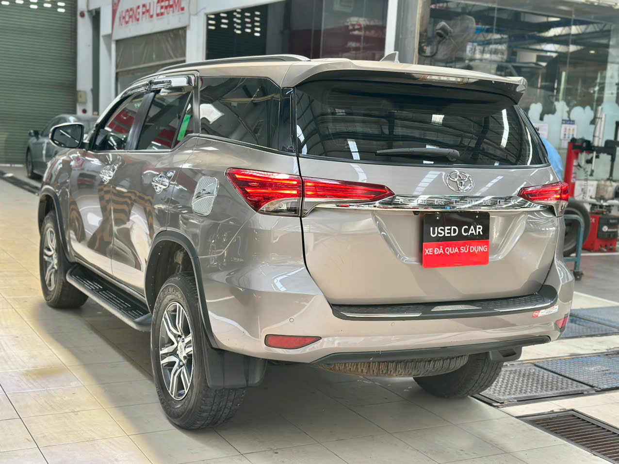 toyota-fortuner-24at-4x2-2020-5.png