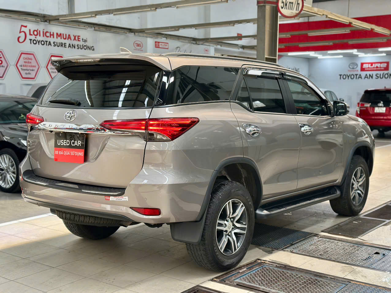 toyota-fortuner-24at-4x2-2020-6.png