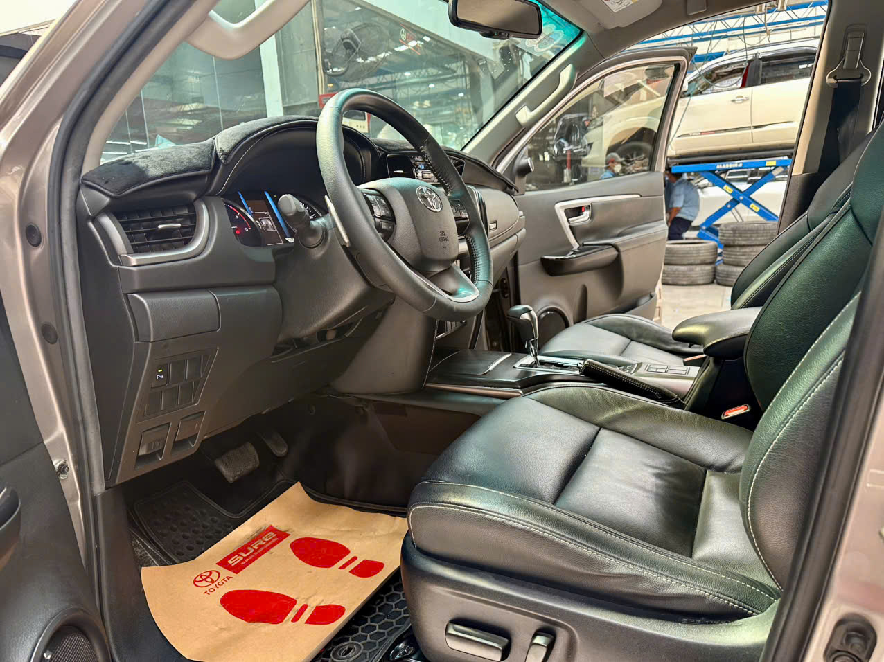 toyota-fortuner-24at-4x2-2020-8.png