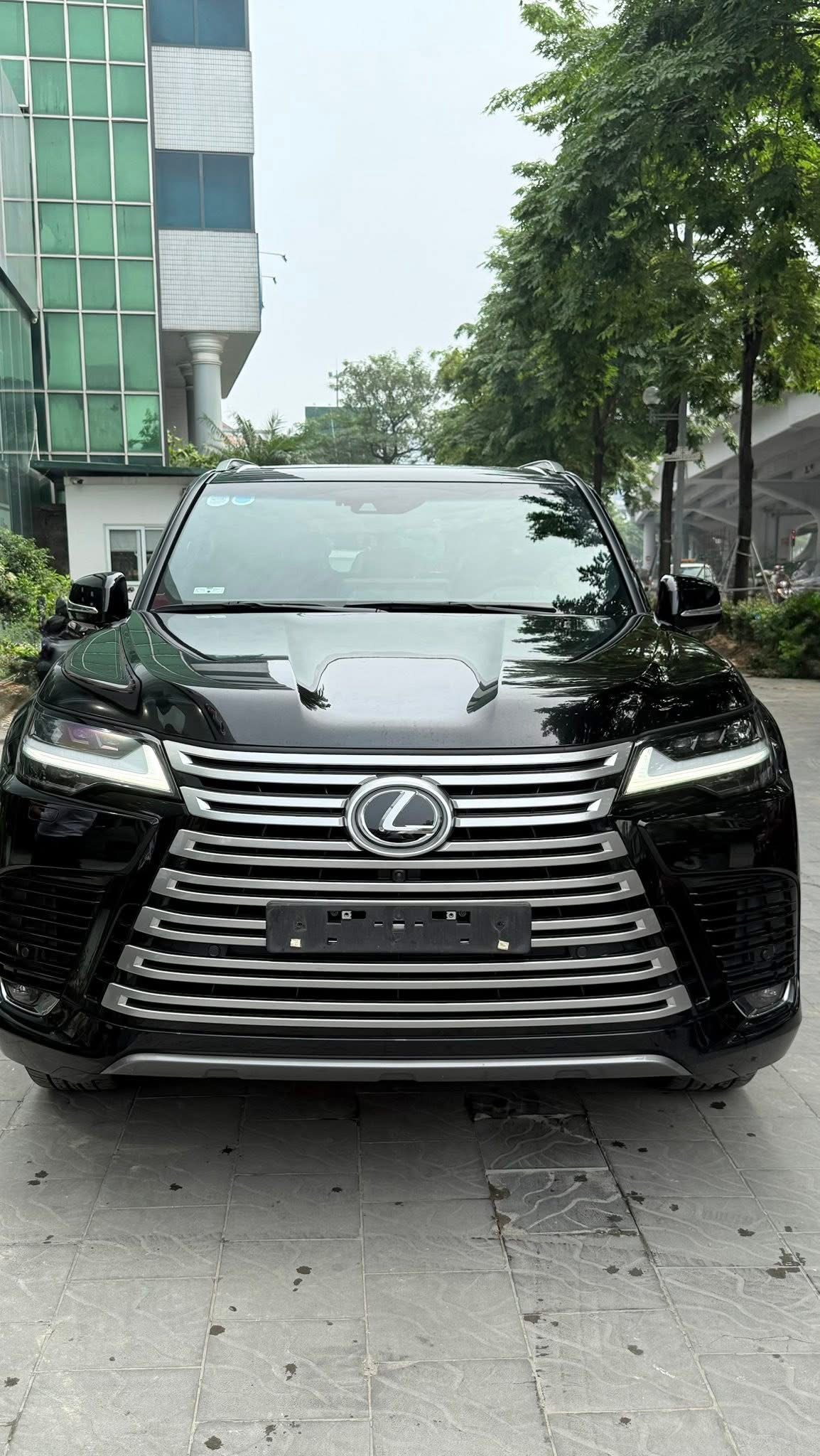 Lexus LX600 siêu lướt 7 chỗ, sản xuất 2023.