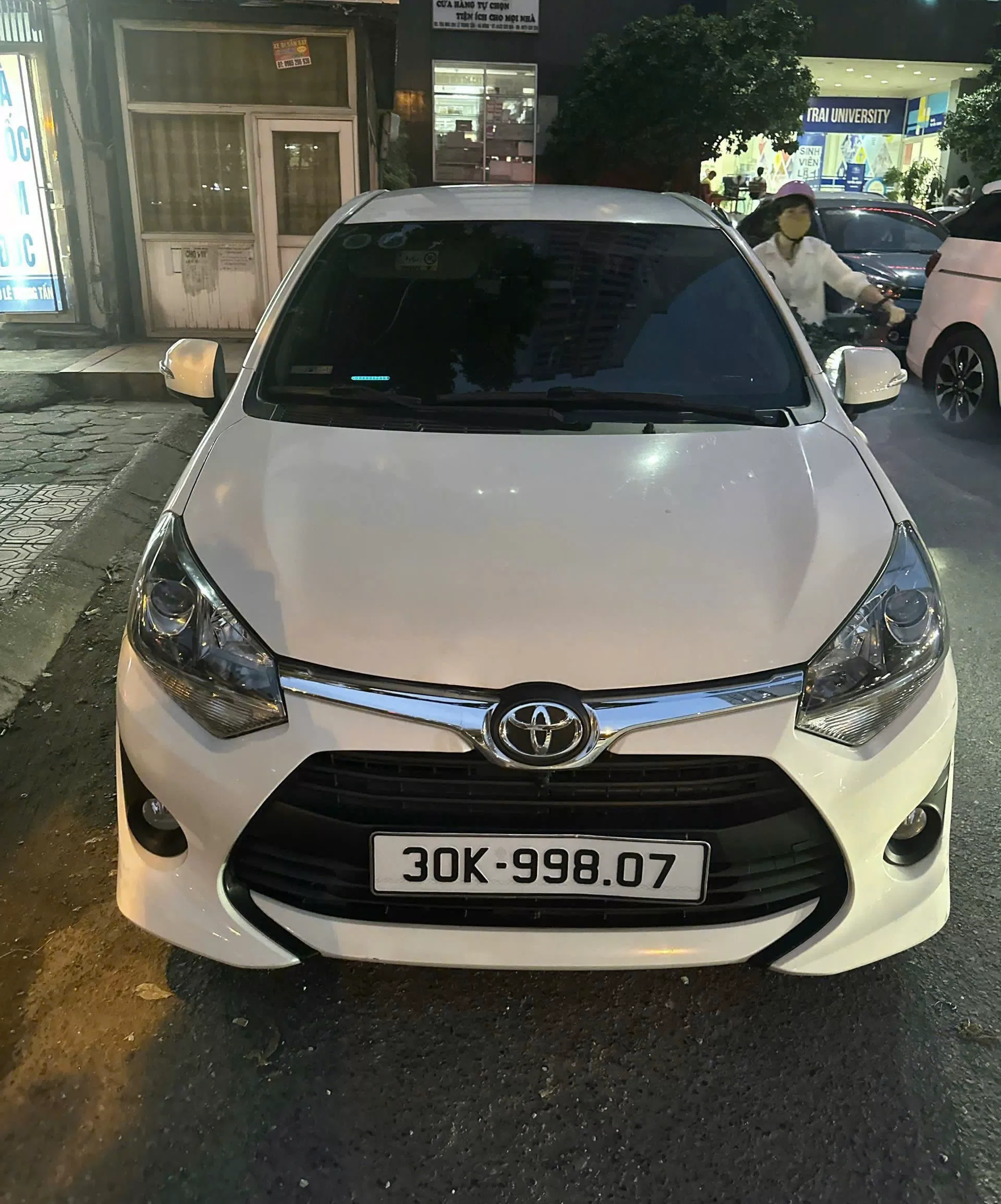 Cần bán xe Toyota Wigo 2019 - 45.000km, xe nữ đi, đầy đủ đồ, biển Hà Nội, mua về chỉ đi không cần sửa chữa gì, rất tiết kiệm xăng - 285 triệu