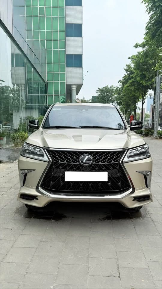 Bán Lexus LX570 Super Sport sản xuất 2018, màu vàng cát sa mạc.