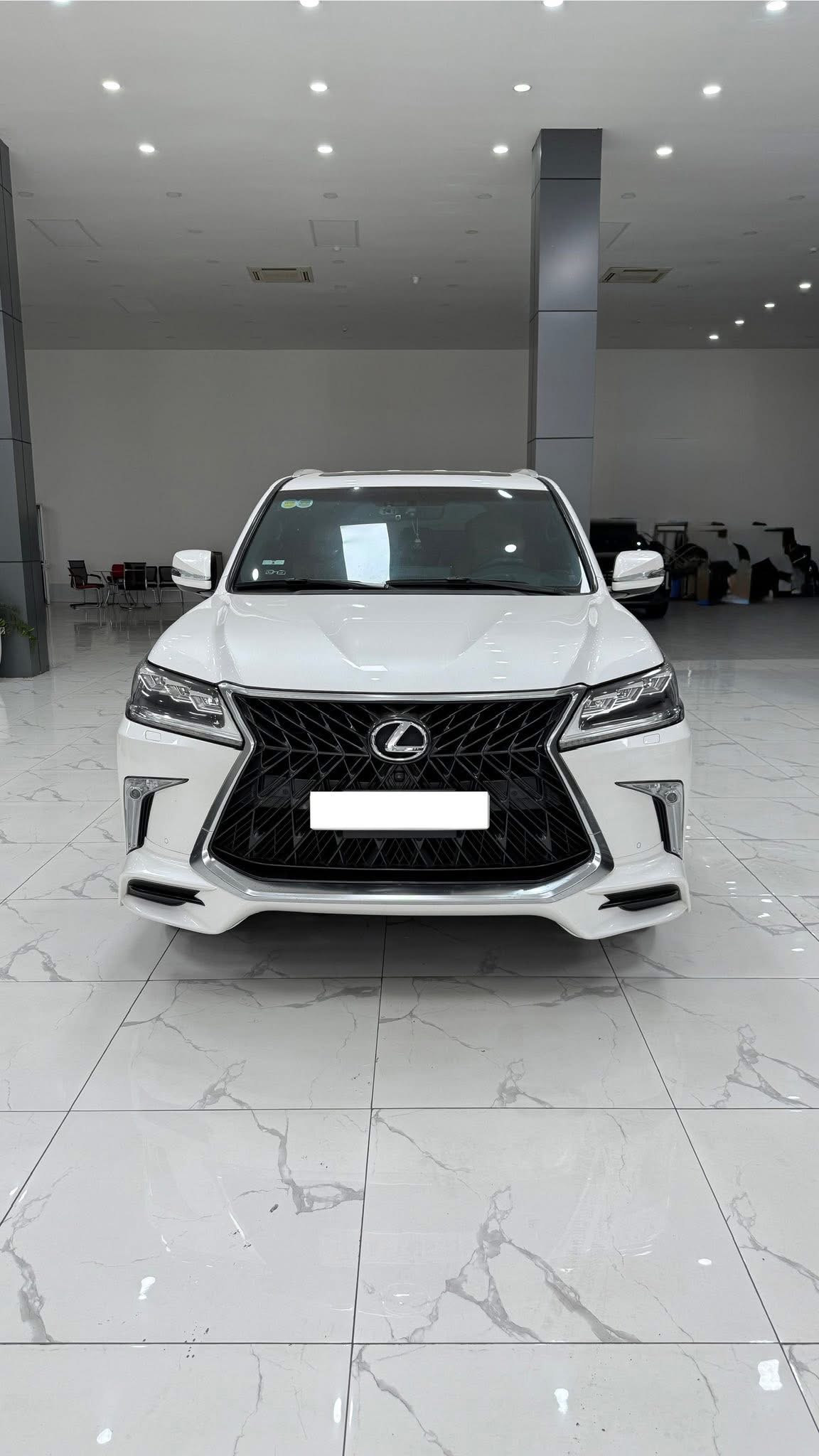 Bán Lexus LX570 sản xuất 2016, lăn bánh cực ít. Xe siêu mới.