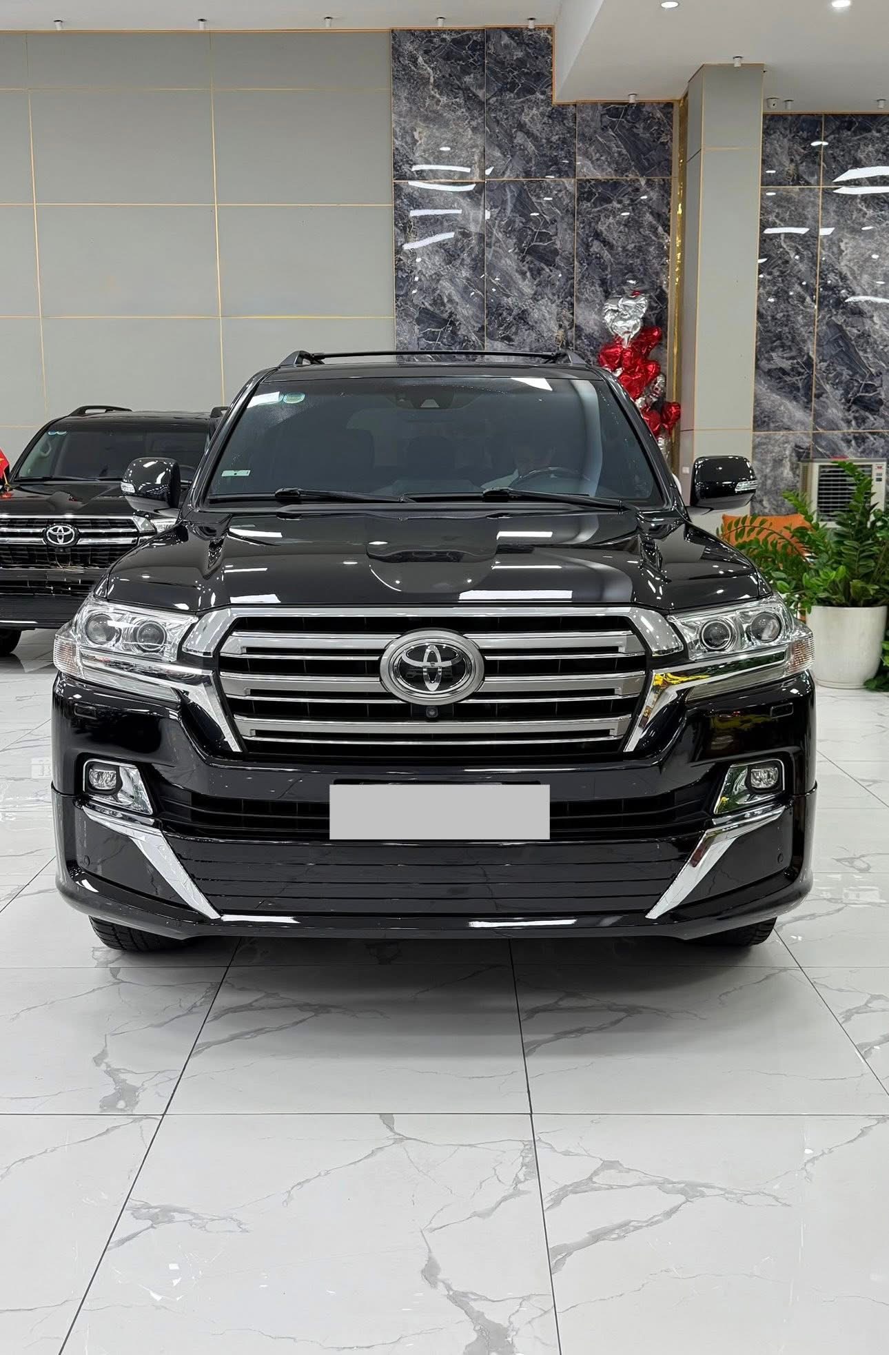 Duy nhất thị trường. Land Cruiser 5.7 nhập Mỹ 2016. Xe đi ít siêu mới.