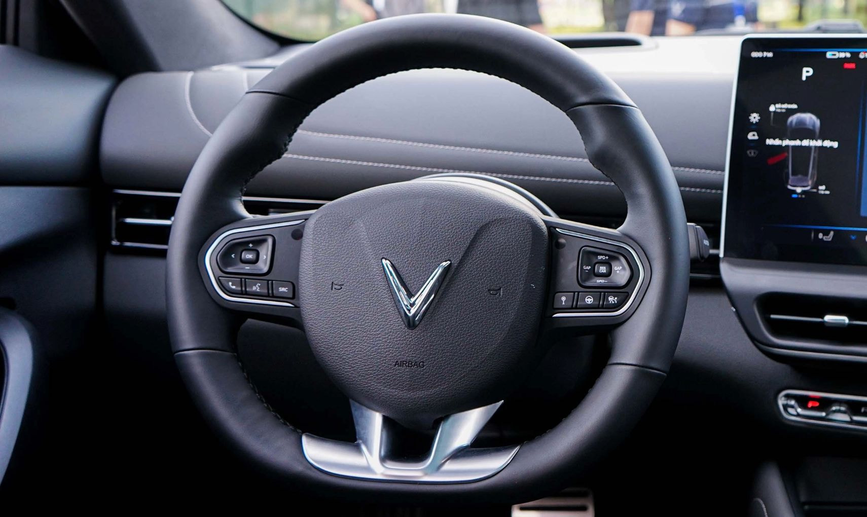 vo-lang-xe-vinfast-vf7.png