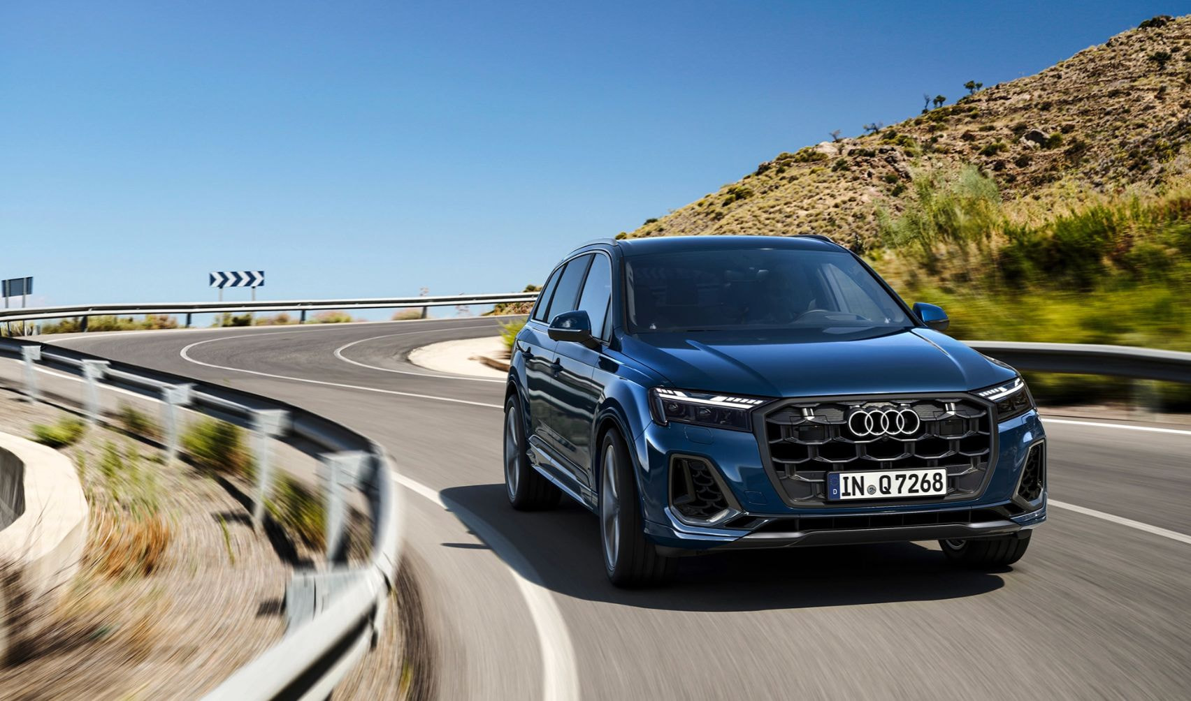 cam-giac-lai-xe-audi-q7-tren-cao-toc.png