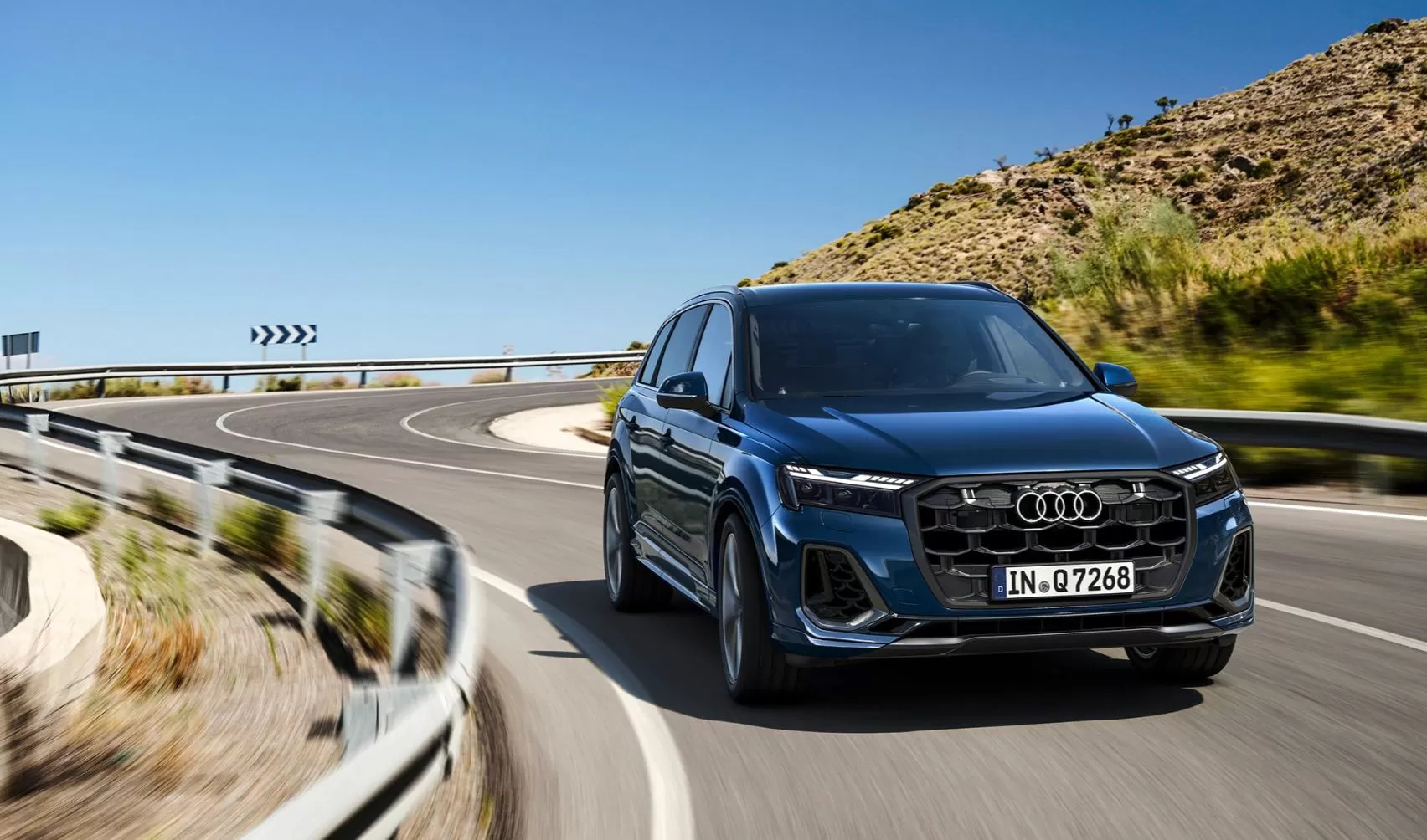 cam-giac-lai-xe-audi-q7-tren-cao-toc.png