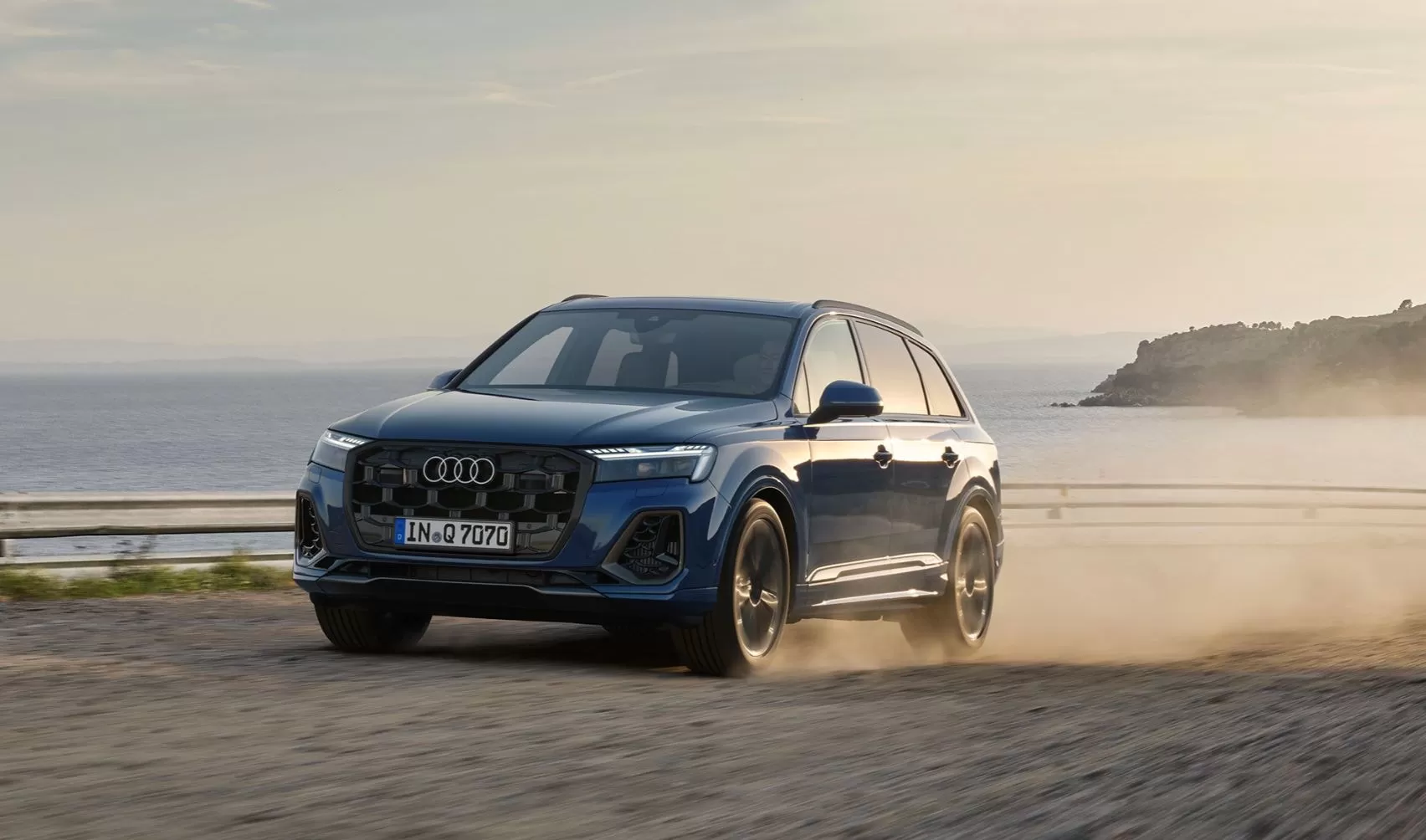 cam-giac-lai-xe-audi-q7-trong-do-thi.png