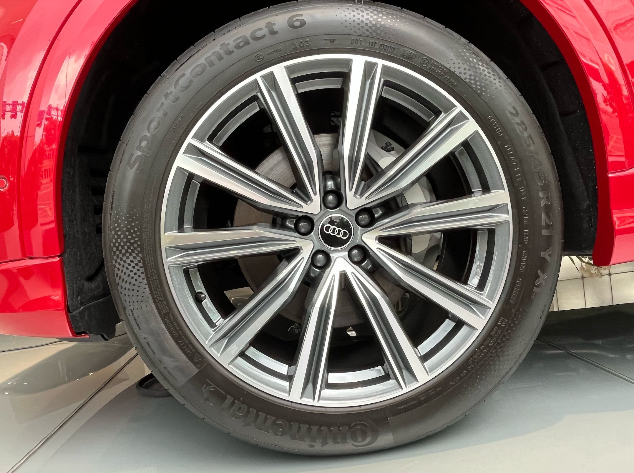 mam-va-lop-xe-audi-q8.png