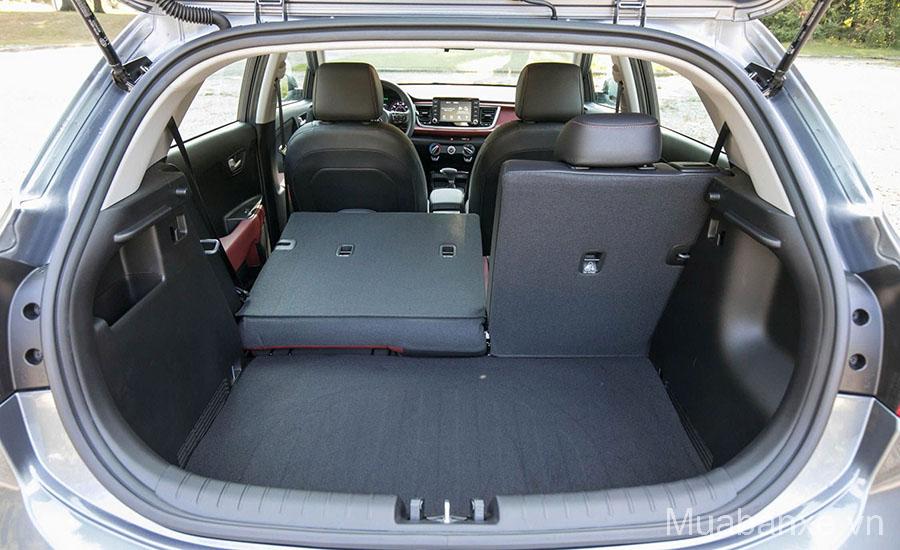 khoang-hanh-ly-kia-rio-hatchback-tinbanxe-vn.png