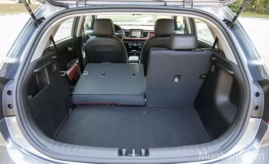 Khoang hành lý Kia Rio Hatchback